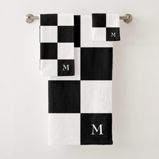Monogram op zwart en wit geruit patroon bad handdoek (Insitu)