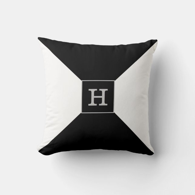 Monogram op zwart en wit kussen (Voorkant)