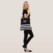 Monogram op zwart-wit gestreept tote bag (Op model)