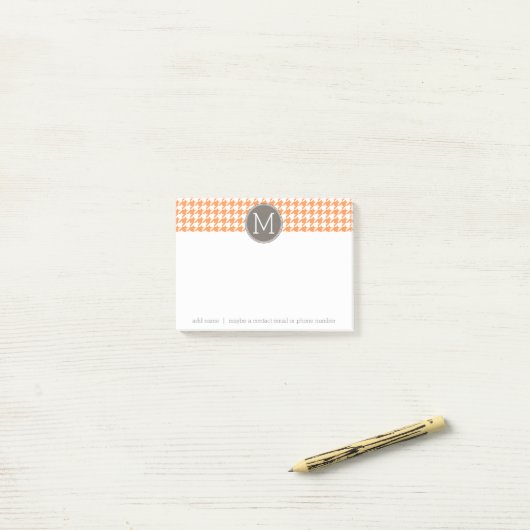 Monogram Oranje en Taupe Houndstooth Pattern Post-it® Notes (Op bureau)