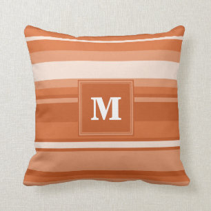 Monogram oranje strepen kussen