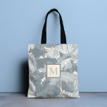 Monogram Ornamentale Retro Grijze Bloemenbladeren Tote Bag<br><div class="desc">Dit bloemenontwerp is voorzien van zacht siergrijs blad op een zachte crème achtergrond met uw gepersonaliseerde monogram. Personaliseer door de tekst in het tekstvak te bewerken. elegant en stijlvol. #floral #flowers #foliage #botanical # #bohemian #grey #gray #cream #stylish #elegant #trending #trendy #design #designer #style #decor #interiordesign #home #work #school #textile...</div>