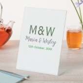 Monogram paar grijs groen moderne romantische date reclamebord met voetstuk (Insitu)