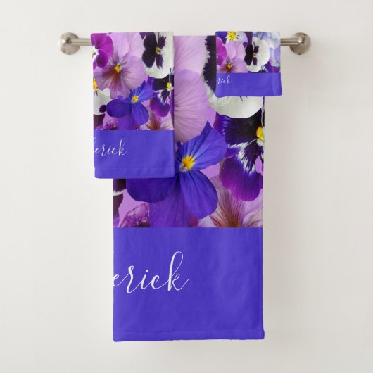 Monogram Paars Blauw Witte Bloemige Viooltjes Bloe Bad Handdoek (Insitu)