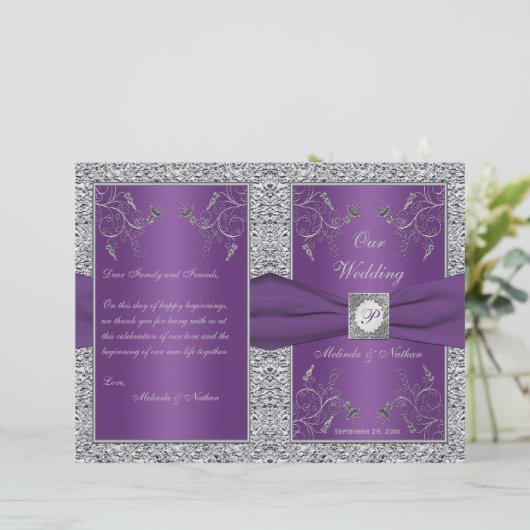 Monogram Paars en Silver Floral Wedding Programme (Staand voorkant)