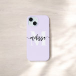 Monogram Paars kalligrafie iPhone 14 Hoesje<br><div class="desc">Vet serif monogram in combinatie met handgeschreven penseelkalligrafie.</div>