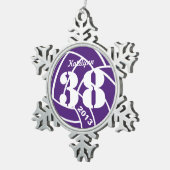 Monogram Paars Volleyball Ornament (Rechts)