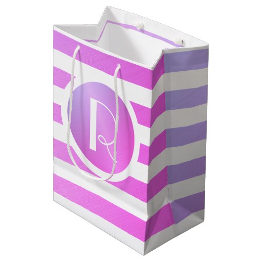 Monogram Paars & Witte Strepen Medium Cadeauzakje (Voorkant Gekanteld)