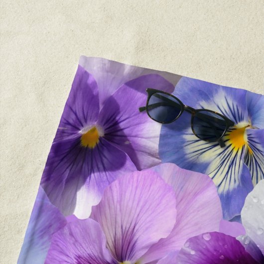 Monogram Paarse Blauwe Floral Strandlaken (In situ)