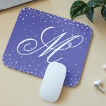 Monogram Paarse diamanten Muismat<br><div class="desc">Monogram Paarse diamanten Aangepaste Muismatten voorzien van een eenvoudige paarse achtergrond met een diamantbekleding gepersonaliseerd met uw aangepast monogram in elegant wit kalligrafiekmanuscript. Ontworpen door ©Evco Studio www.zazzle.com/store/evcostudio</div>