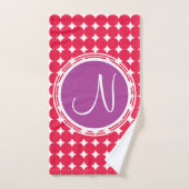 Monogram Paarse en Rode Polka Dot Bad Handdoek (Handdoek)