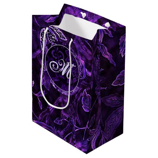 Monogram Paarse  Floral GIft Bag Medium Cadeauzakje (Voorkant Gekanteld)