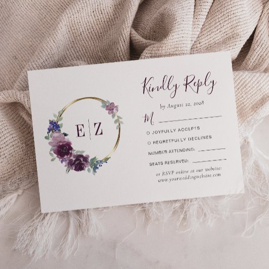 Monogram Paarse Floral Wreath Gold Hoop Wedding RSVP Kaartje