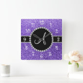 Monogram paarse glitterdiamant zwarte cirkel vierkante klok (Huis)