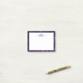 Monogram Paarse marmer Pattern Post-it Notes (Op bureau)