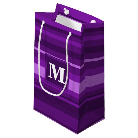 Monogram paarse strepen klein cadeauzakje (Voorkant Gekanteld)