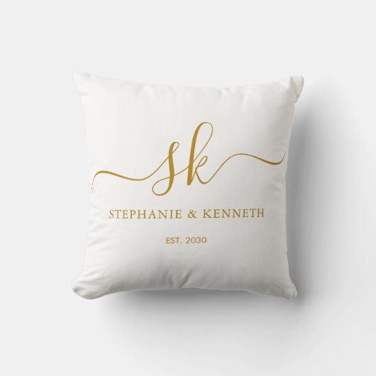 Monogram Pas getrouwd Gold Script Weddenschap Gift Kussen (Voorkant)