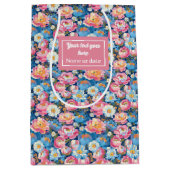 Monogram pastel kleuren waterverf geschenkverpakki medium cadeauzakje (Voorkant)