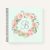 Monogram pastel roze bloem krans dagboek notitieboek (Voorkant)