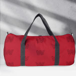 Monogram patroon, rood plunjezak<br><div class="desc">Introductie van de "Trendy Monogram" - een moderne, rode, monogram duffle tas exclusief ontworpen door PixeliaDesigns. Deze levendige rode tas combineert een eenvoudig, eenvoudig ontwerp met een gepersonaliseerd monogram met patronen, vervaardigd met een trendy, up-to-date lettertype dat een unieke touch aan uw stijl toevoegt. Perfect voor vrouwen die altijd onderweg...</div>
