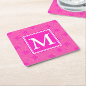 Monogram patroon van hete roze cirkels kartonnen onderzetters (Schuin)