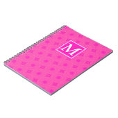 Monogram patroon van hete roze cirkels notitieboek (Linkerzijde)