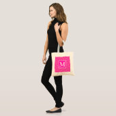 Monogram patroon van hete roze cirkels tote bag (Voorkant (model))
