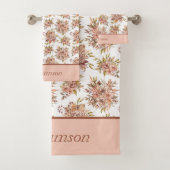 Monogram Peach Red Brown Green Floral Bad Handdoek (Insitu)