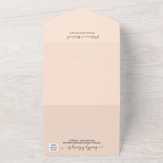 Monogram Peach Roos Weddenschap in één uitnodiging (Buitenkant)