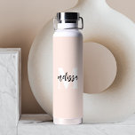 Monogram penseelscript Blush Pink Waterfles<br><div class="desc">Vet serif monogram in combinatie met handgeschreven penseelkalligrafie.</div>