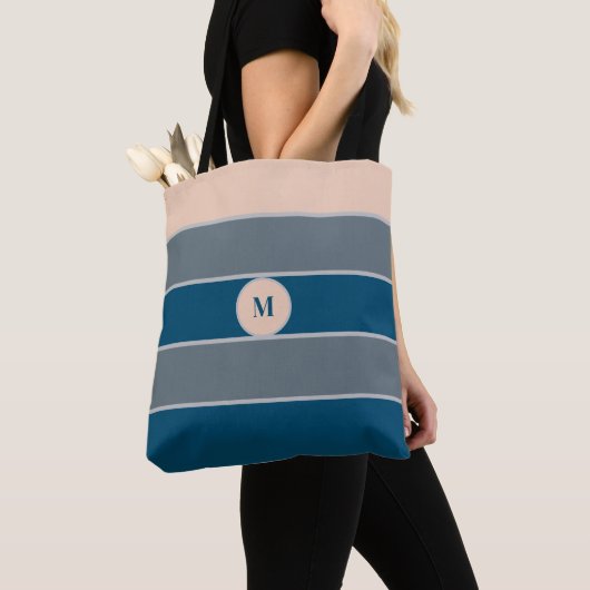 Monogram Perzik Grijs Blauw Gestreept Modern Chic Tote Bag (Dichtbij)