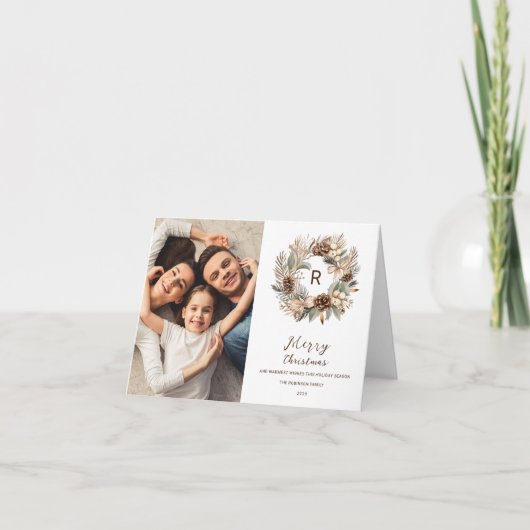Monogram Pinecone Winter Krans Kerstfoto Feestdagen Kaart (Voorkant)