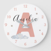 Monogram Pink Baby Initial Name Nursery Wall Grote Klok (Voorkant)