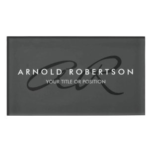 Monogram Plain Grey Black aanpassen Naambadge