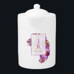 Monogram porseleinen theepot<br><div class="desc">Creëer een speciale porseleinen theepot met je monogrammen. Het ontwerp is voorzien van orchideeën in bloei en heeft ruimte voor twee monogrammen,  samen met de datum van uw bruiloft. Verander eenvoudig de monogrammen naar uw gewenste initialen. Gebruik de sjabloon om te personaliseren. Maakt ook een geweldig cadeau.</div>