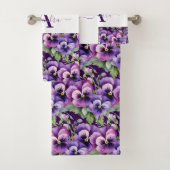 Monogram Purple and White Pansy Pansies Towel Set Bad Handdoek (Insitu)