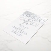 Monogram Quince Pers Glitter Zilver Folie Uitnodiging (Gedraaid)