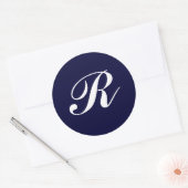 Monogram R, witte letters op donkerblauw Ronde Sticker (Envelop)