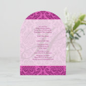 Monogram Raspberry Pink Damask Wedding Uitnodiging (Staand voorkant)