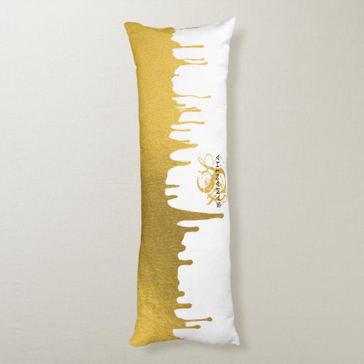 Monogram rendy Gold Metallic Drives Lichaamskussen (Achterkant (Verticaal))