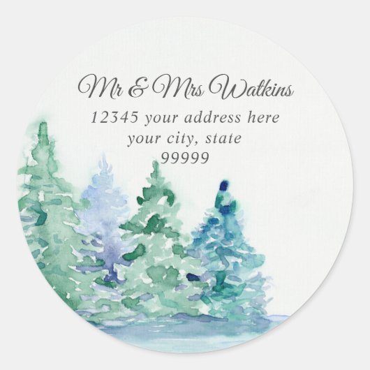 Monogram retouradres Bergmeer in dennenbomen Ronde Sticker (Voorkant)