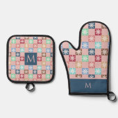 Monogram Retro Checker & Daisy Patroon Stoffig Roz Ovenwant & Pannenlap Set (Voorkant)