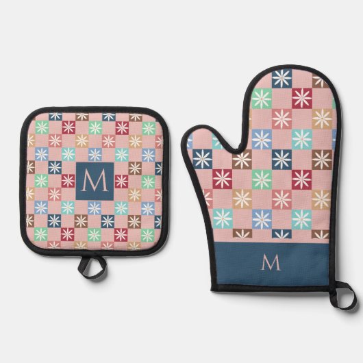 Monogram Retro Checker & Daisy Patroon Stoffig Roz Ovenwant & Pannenlap Set (Voorkant)