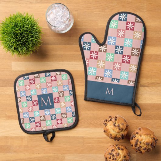 Monogram Retro Checker & Daisy Patroon Stoffig Roz Ovenwant & Pannenlap Set (Top down)