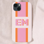 Monogram Retro Vet Roze Oran Case-Mate iPhone Case<br><div class="desc">Voeg een vleugje persoonlijke flair toe aan je dagelijkse benodigdheden met deze aangepaste iPhone-hoes, ontworpen om een statement te maken. Uw monogram staat centraal, is gemaakt in een vet schreefloos lettertype en gemarkeerd met een verfijnd slagschaduweffect, waardoor diepte en dimensie aan uw initialen worden toegevoegd. Het retro kleurenpalet, met zijn...</div>
