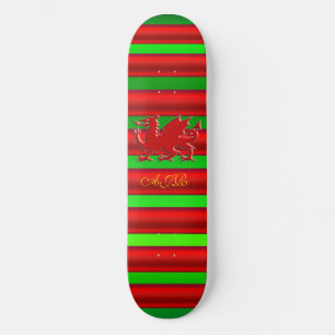 Monogram, rode draak op groen metaaleffect persoonlijk skateboard