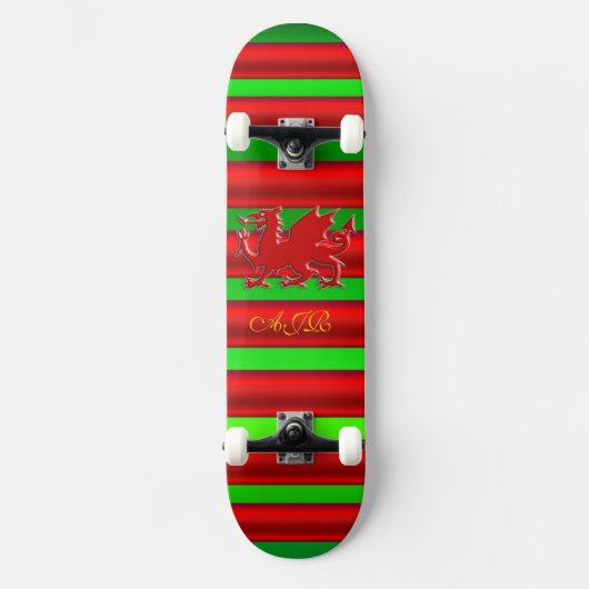 Monogram, rode draak op groen metaaleffect persoonlijk skateboard (Voorkant)