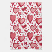 Monogram rode en roze hartenpatroon tekenen theedoek (Verticaal)