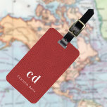 Monogram rode lederen textuur bagagelabel<br><div class="desc">Rood kunstleer afdrukken als achtergrond. Pas uw monogram en volledige naam op de voorzijde aan en voeg deze toe. Je contactgegevens op de achterkant.</div>