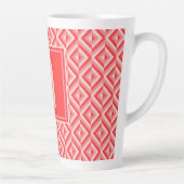 Monogram Rood Drietonig Diamantpatroon Latte Mok (Rechts)